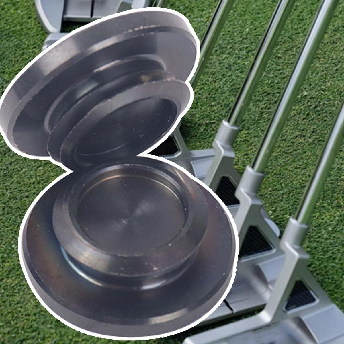 XFDACOV weight screw on Spider Mini putter close-up, showing secure compatibility.