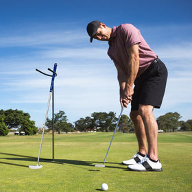 YEXEXINM lightweight detachable stand makes clubs easy to carry on the course.