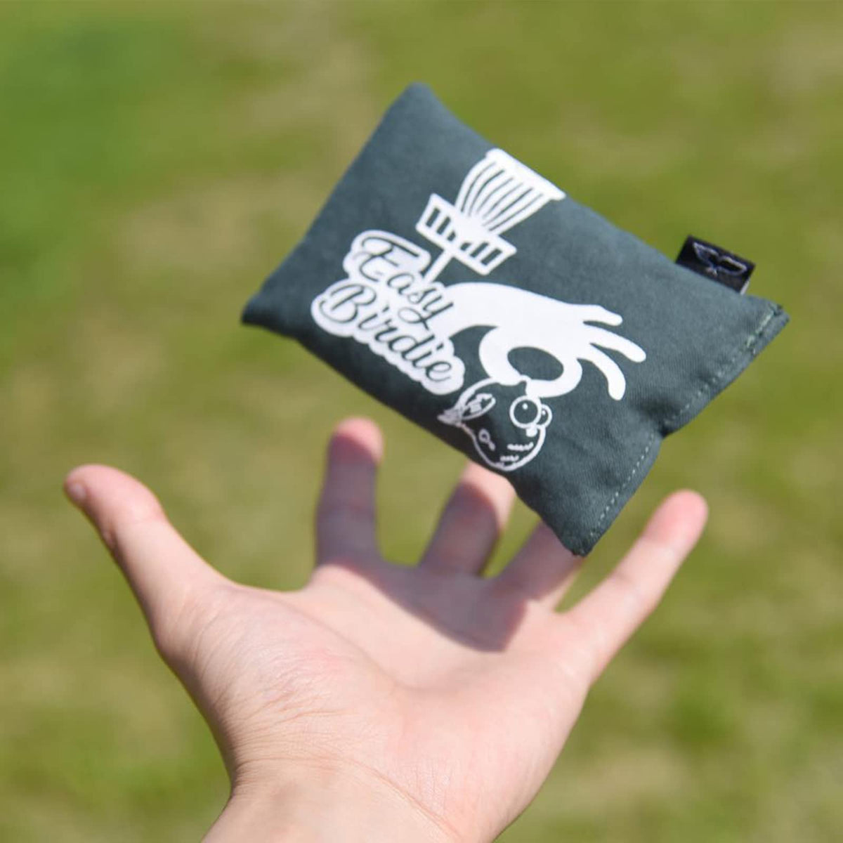 Yikun grip bag size 18 by 14 cm for compact carry