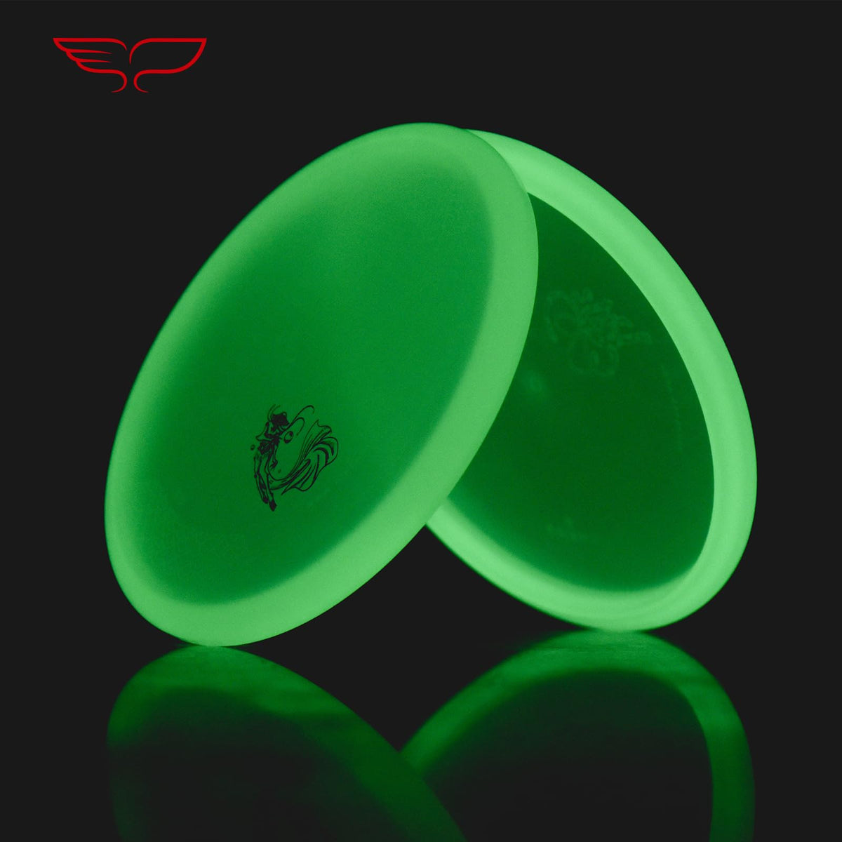 Yikun Glow Line glow-in-dark field test showing night visibility of the putter