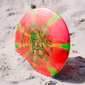 Yikundiscs glaze-distance driver in action emphasizes speed and glide potential.