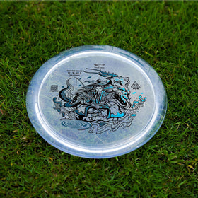 Yikundiscs Wukong in hand shows 170-175g weight for control and distance.