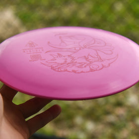 Close-up rim and dome of Yikundiscs KUI mid-range for smooth flight