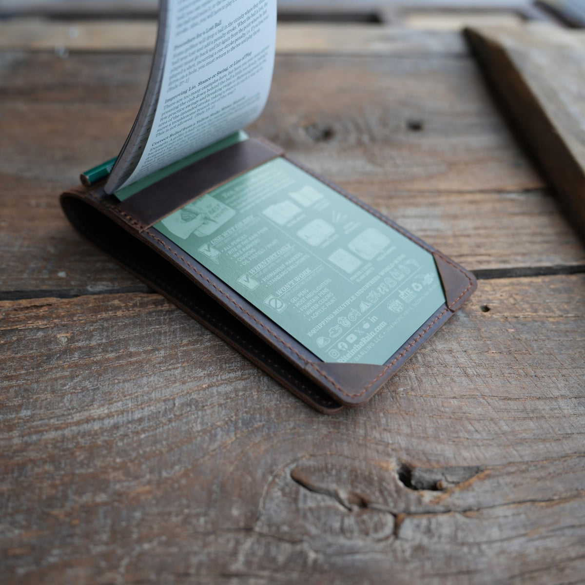YIYUS leather golf accessory features a built-in pencil loop for quick notes mid-round.