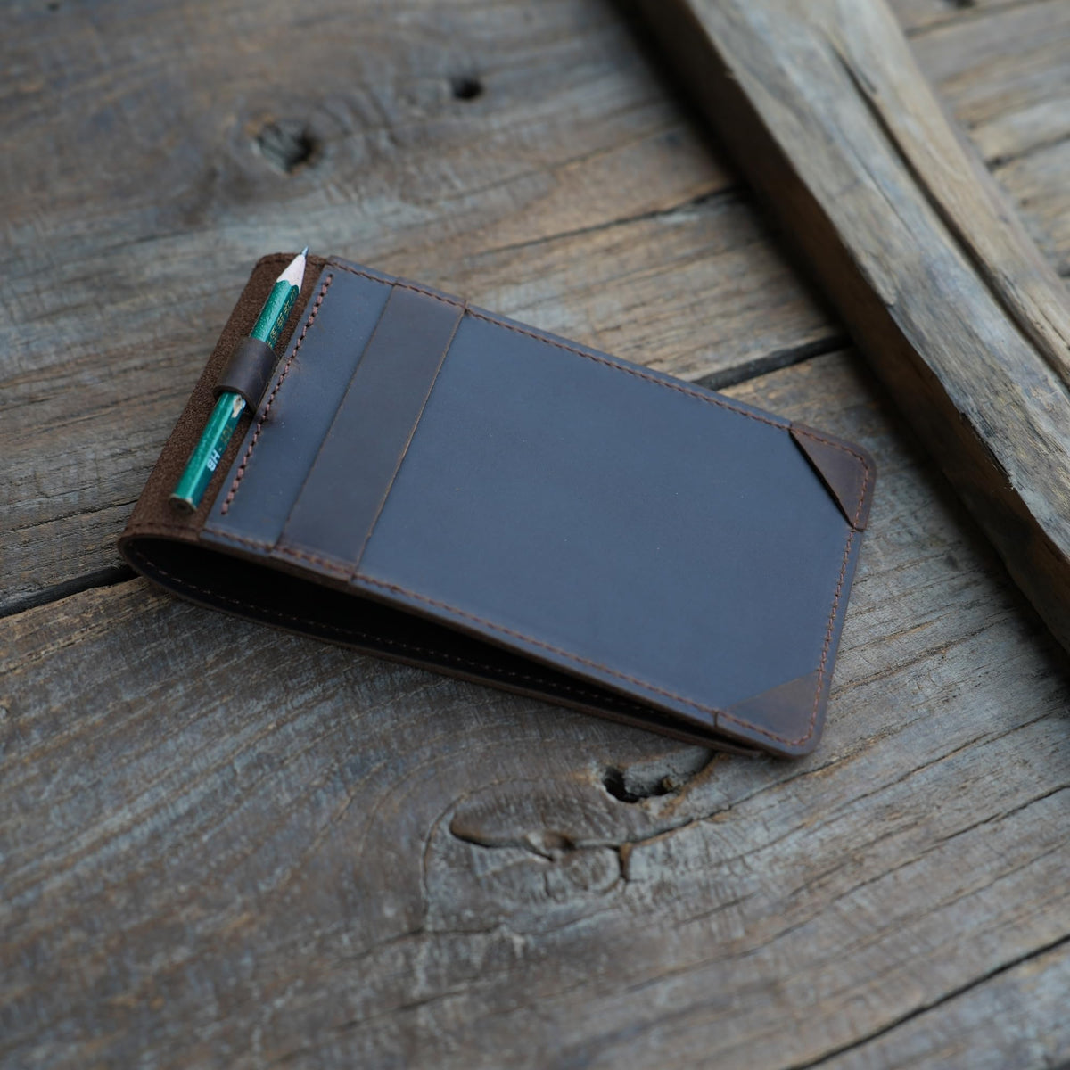 YIYUS slim design slides neatly into a golf bag pocket for easy access.